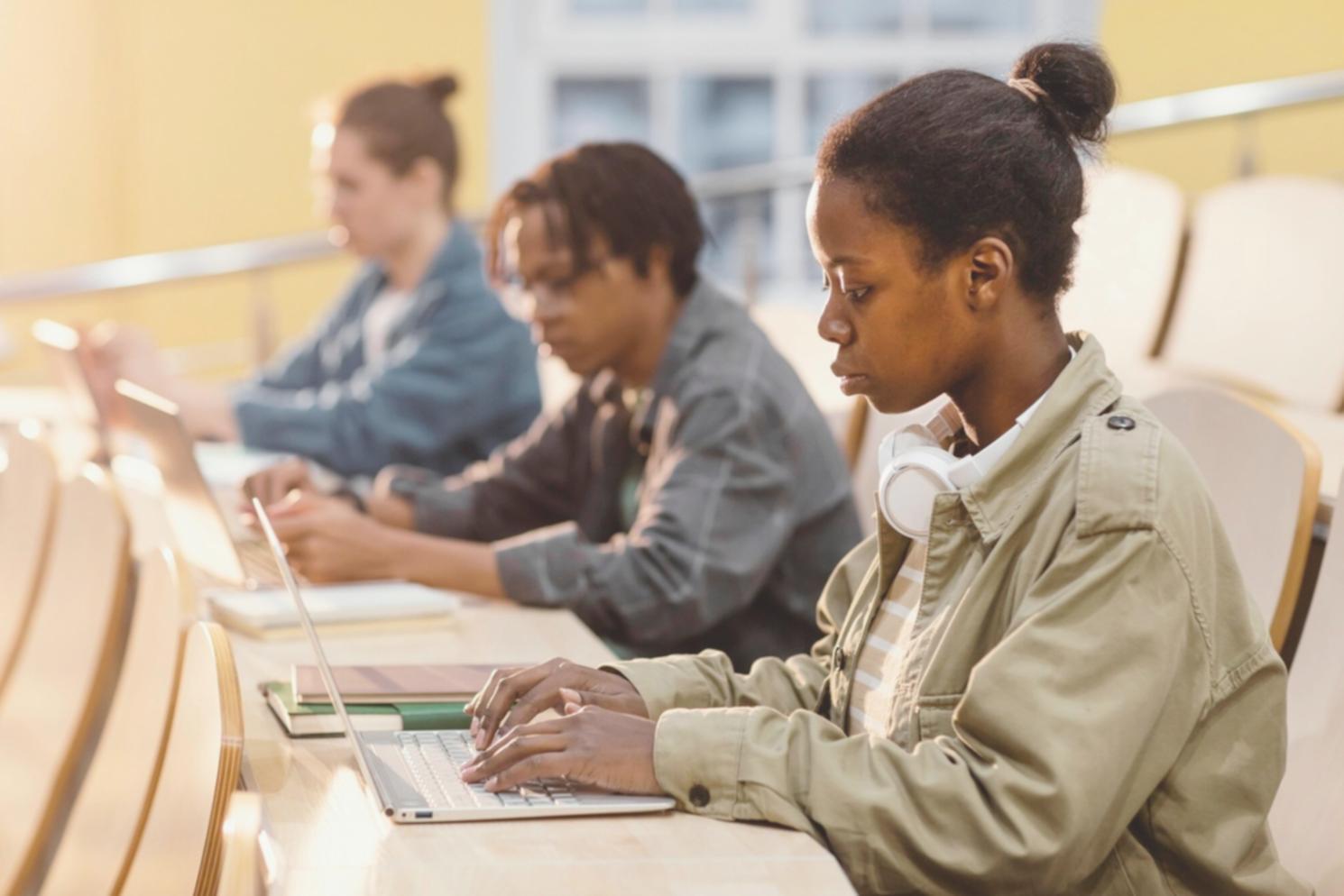 Espace de travail collaboratif avec documents financiers